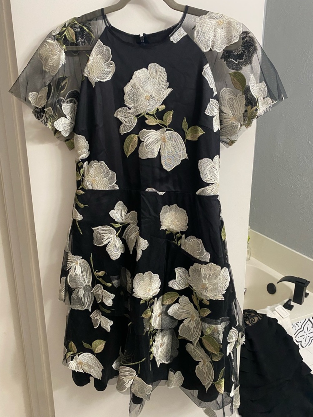 Tahari ASL Black Floral Embroidery Mesh‎ Tiered Cocktail Dress Sz 10 Fit & Flare